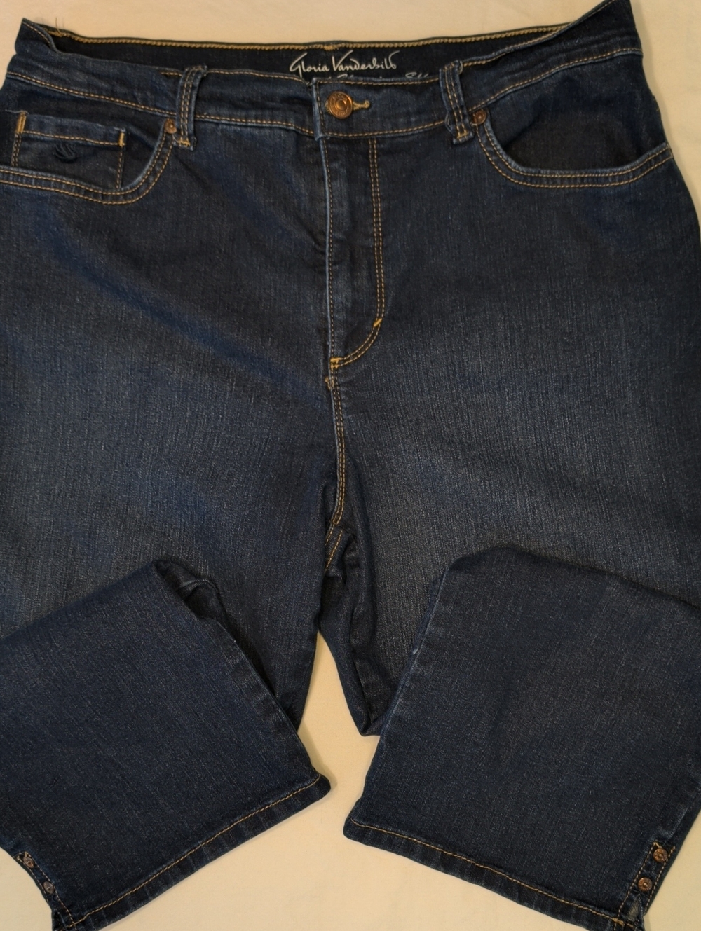 Gloria Vanderbilt 10 Amanda All Around Slimming Effect Dark Wash Capri